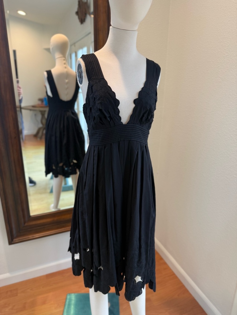 Catherine Malandrino Black Backless V-Neck Scallop Hem Dress